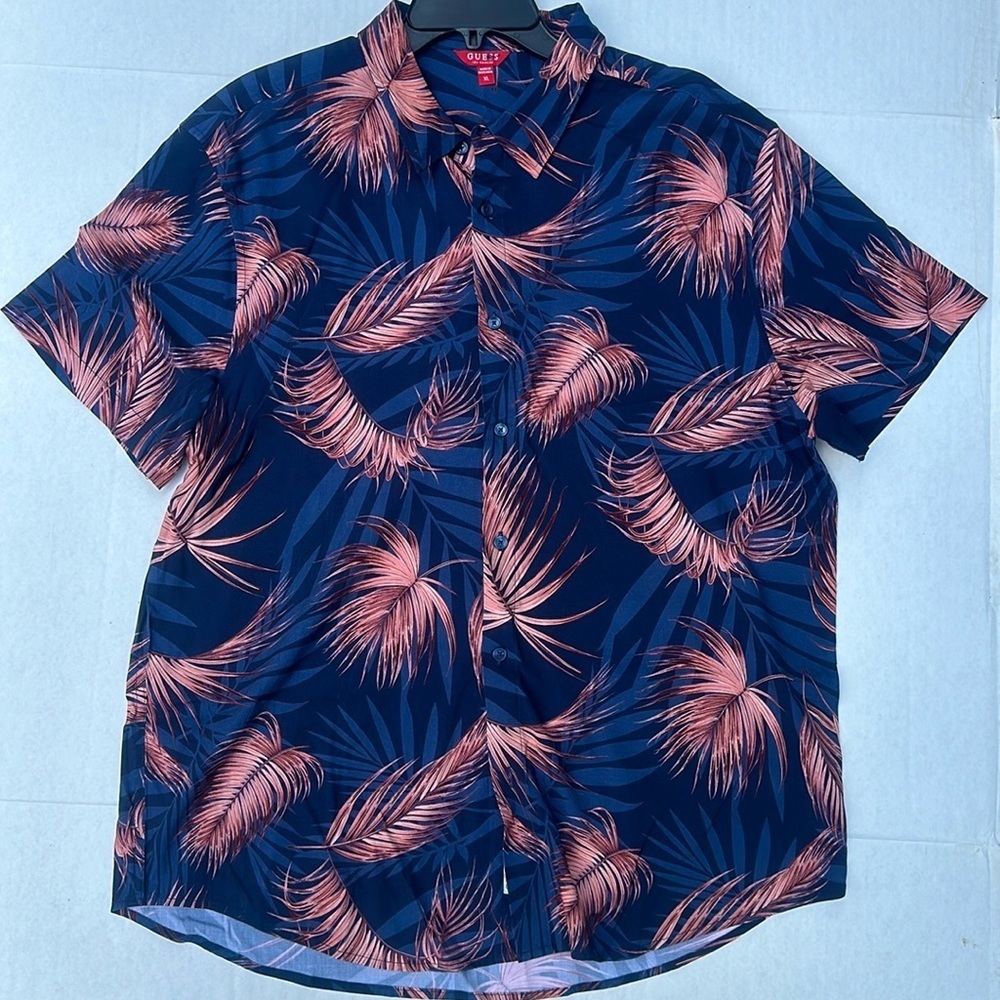 New GUESS Men’s Short Sleeve Shirt